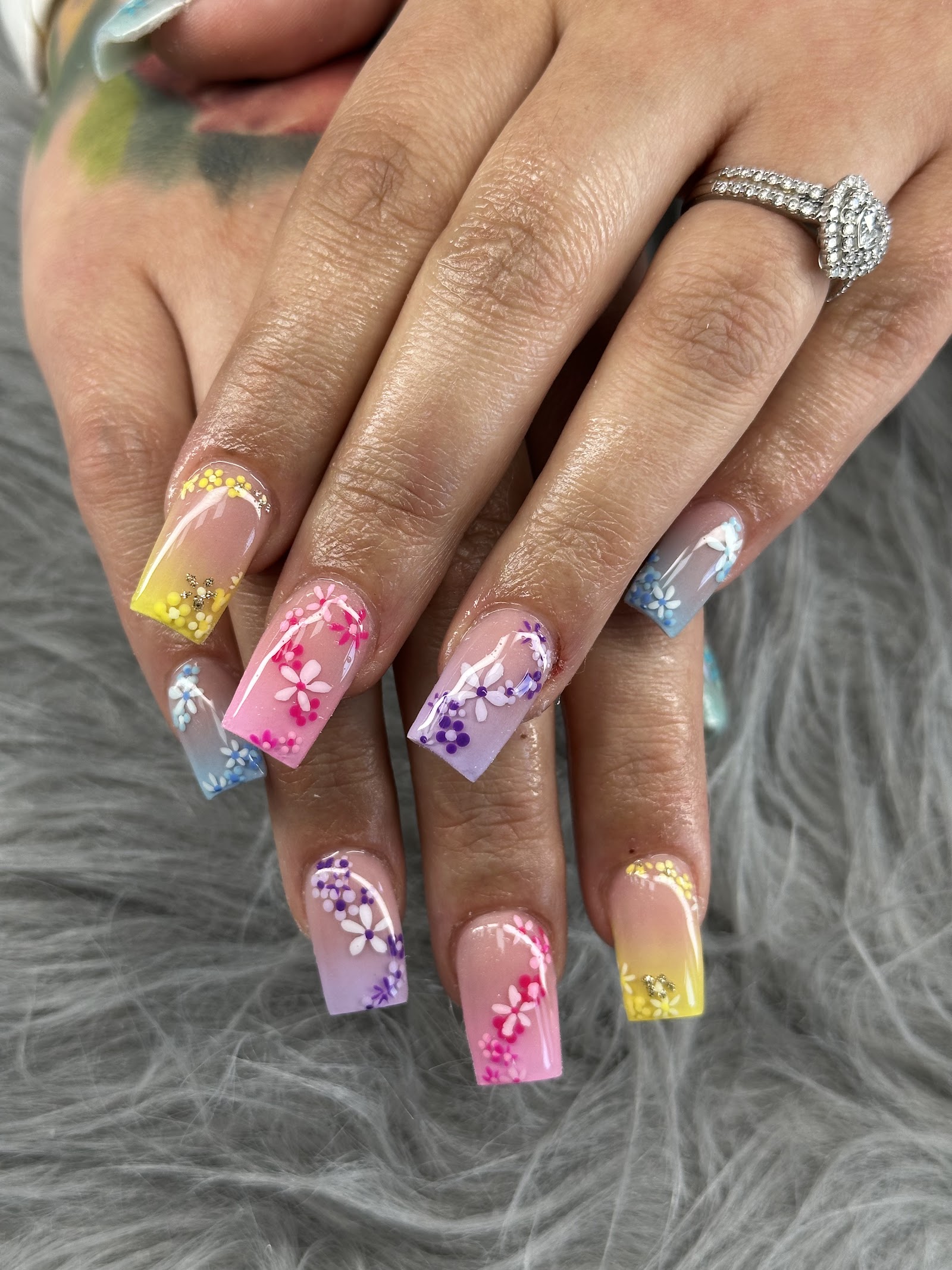 Top Pro Nails & Tan logo